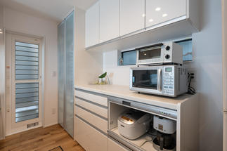 機能的なキッチンです。収納もたっぷりで大満足