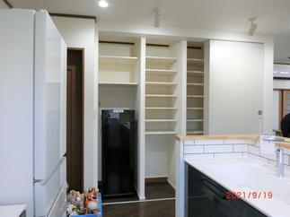 3枚扉の大型パントリー