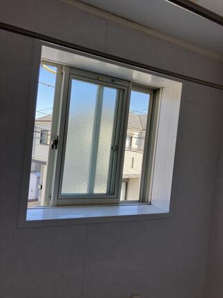 浴室窓　施工前