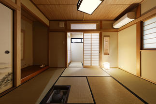 四季の茶事を楽しめる炉のある茶室 