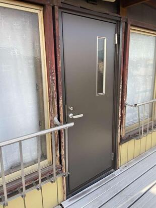 【埼玉県三郷市】S様邸 玄関ドア・開き戸交換リフォーム LIXIL ロンカラーフラッシュドア