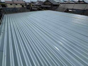 【三郷市の施工事例】老朽化した貸倉庫をリフレッシュ！折板88タイプを用いた先進のカバー工法と排水設備の全面刷新