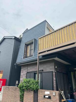 【埼玉県】三郷市M様 屋根リフォーム 劣化したスレートを刷新！下地合板の補強と最新コロニアルへの葺き替え工事 