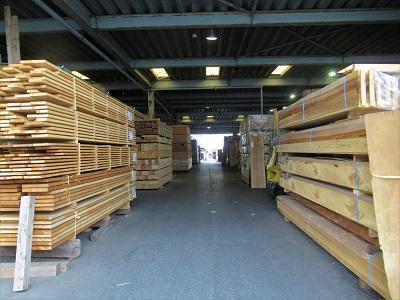 木材倉庫内.jpg