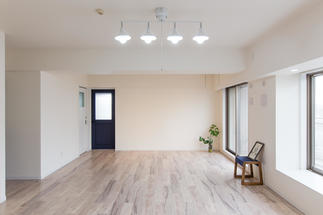 ヴィンテージ風建具をアクセントに