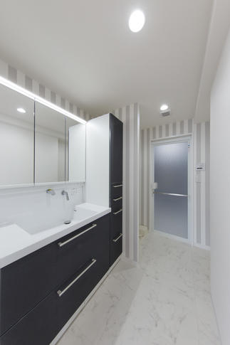 ボーダーのクロスでアクセント