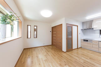 間仕切りを撤去して広々LD