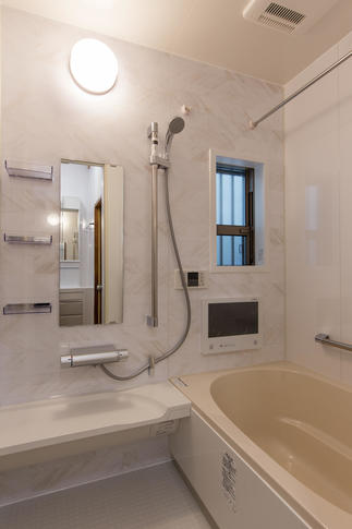 TV付ゆったりユニットバス。