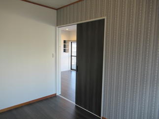 リビングに続くお部屋