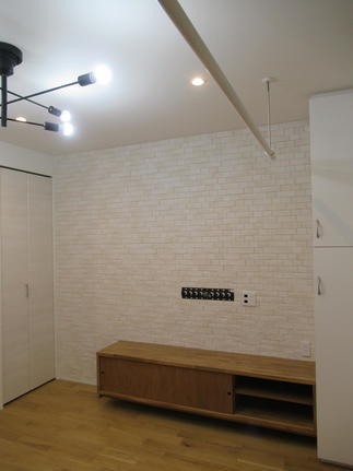 テレビ台・天井までの収納・壁掛配線・エコカラット工事