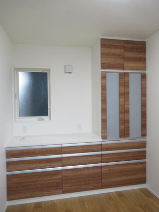 既存のキッチンに合わせた背面収納