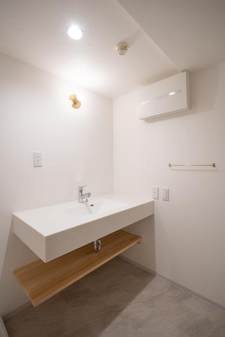 明るく広い洗面化粧台