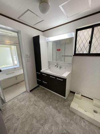 シックな印象の洗面化粧台！