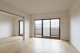 明るく広々としたリビング