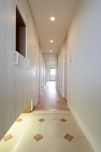 すっきり明るい玄関へ