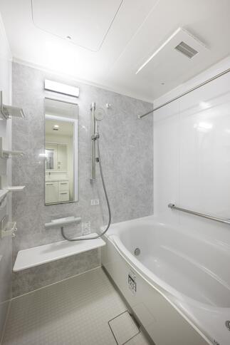 清潔感あふれる快適バスルームで、リラックスタイムを満喫