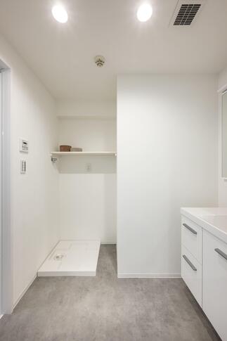 シンプルで機能的な洗面・ランドリールーム