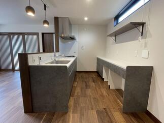 …光と風を採り込む、計算された窓配置…