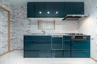 …重厚感と清潔感を両立…