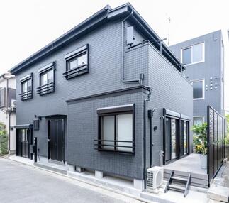 …静寂を纏う、モノトーン・スクエア…