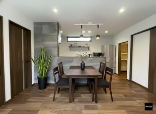 上質な質感と機能美が共存する、和モダンの邸宅