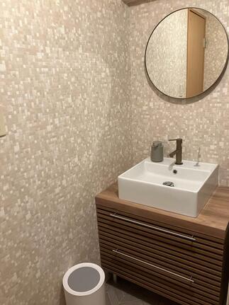 清潔感と遊び心が同居するサニタリー