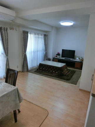 明るく開放的な対面キッチン