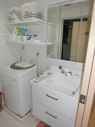 広くてピカピカの洗面台