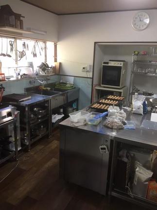 コストを抑えた手作り厨房