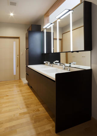 洗練されたデザインの洗面化粧台