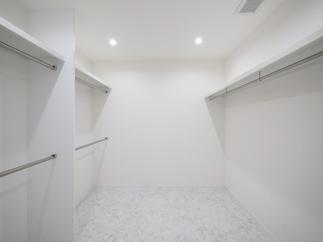 １階に設けられた大型収納スペースです。