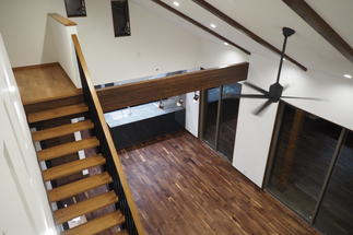 吹抜けから見下ろした広々LDK