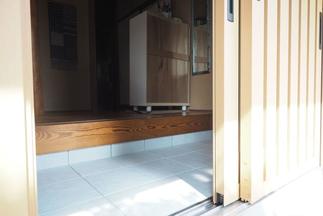 玄関内部　After