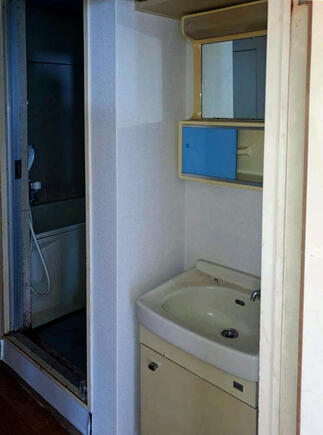 洗面化粧室　Before