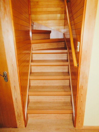 費用を抑えたリフォーム階段