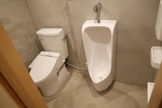 掃除のしやすいシンプルなトイレ