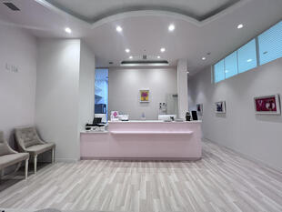 落ち着いた色調で統一した医療クリニック新装工事