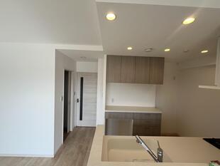 新築マンションをより使いやすく。機能的なカップボード設置