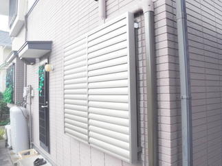 （After）浴室窓　目隠し可動ルーバー施工（外側）