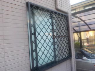 （Before）浴室窓（外側）