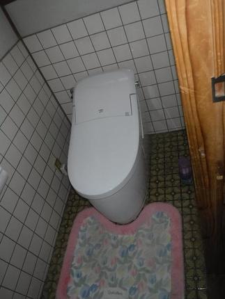 トイレ内装（Before）