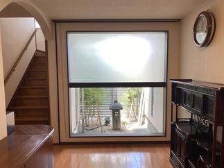 玄関ホール-窓