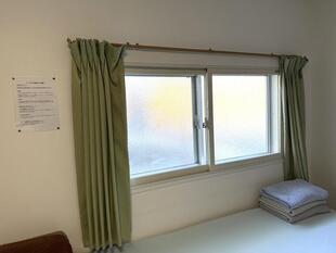 和泉プロパン本社社屋当直室内窓設置工事