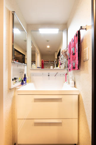 すっきりとした一面鏡