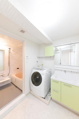 グリーンで清潔感のある洗面化粧台