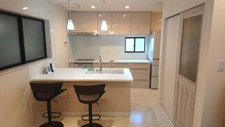 開放感あふれる対面システムキッチン