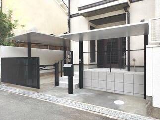 高級感のあるカーポートとサイクルポート