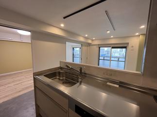 リビングを見渡せるキッチン