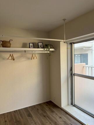 DEN：隠れ家的な、ほら穴のようなを場所