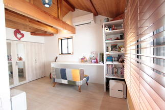 家具のいらないログハウスみたいな子供部屋